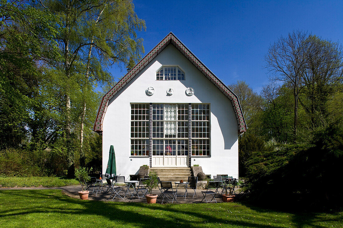 Brecht-Weigel-Haus im Sonnenlicht, ist seit 1977 eine Gedenkstätte für Bertolt Brecht und Helene Weigel, Buckow, Märkische Schweiz, Brandenburg, Deutschland, Europa