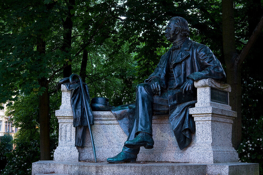 Denkmal für den Schriftsteller Theodor Fontane in seiner Geburtsstadt Neuruppin, Brandenburg, Deutschland, Europa