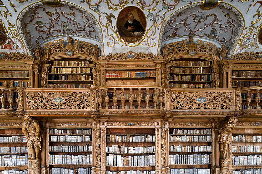 Stiftsbibliothek im Kloster Waldsassen, eine Abtei der Zisterzienserinnen in Waldsassen, Oberpfalz, Bayern, Deutschland, Europa