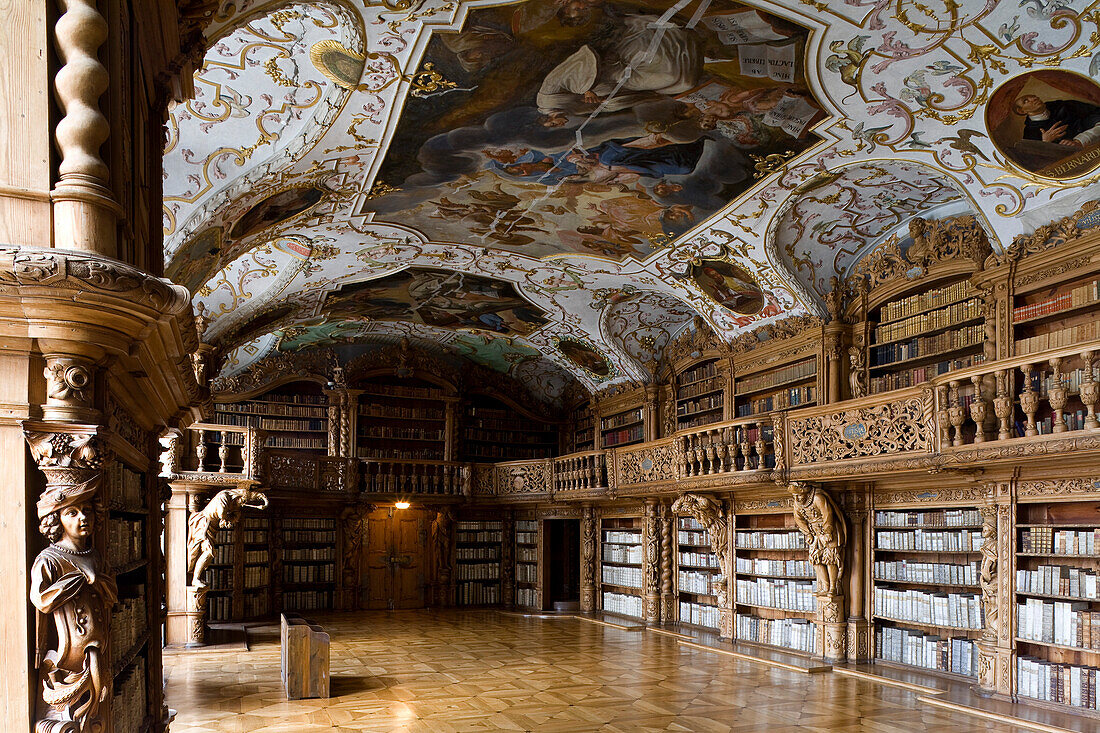 Stiftsbibliothek im Kloster Waldsassen, eine Abtei der Zisterzienserinnen in Waldsassen, Oberpfalz, Bayern, Deutschland, Europa