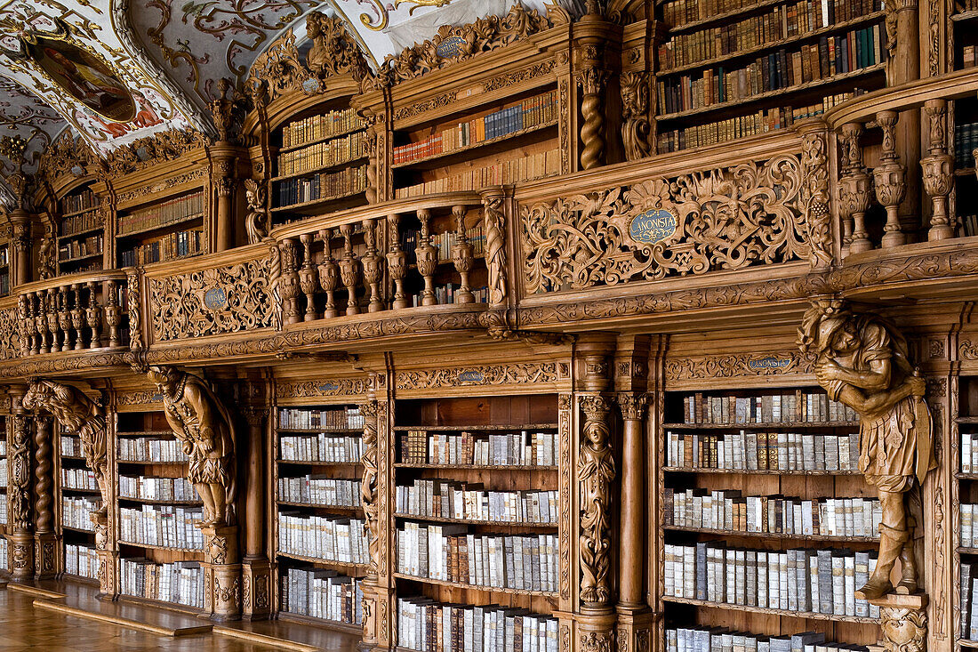 Stiftsbibliothek im Kloster Waldsassen, eine Abtei der Zisterzienserinnen in Waldsassen, Oberpfalz, Bayern, Deutschland, Europa