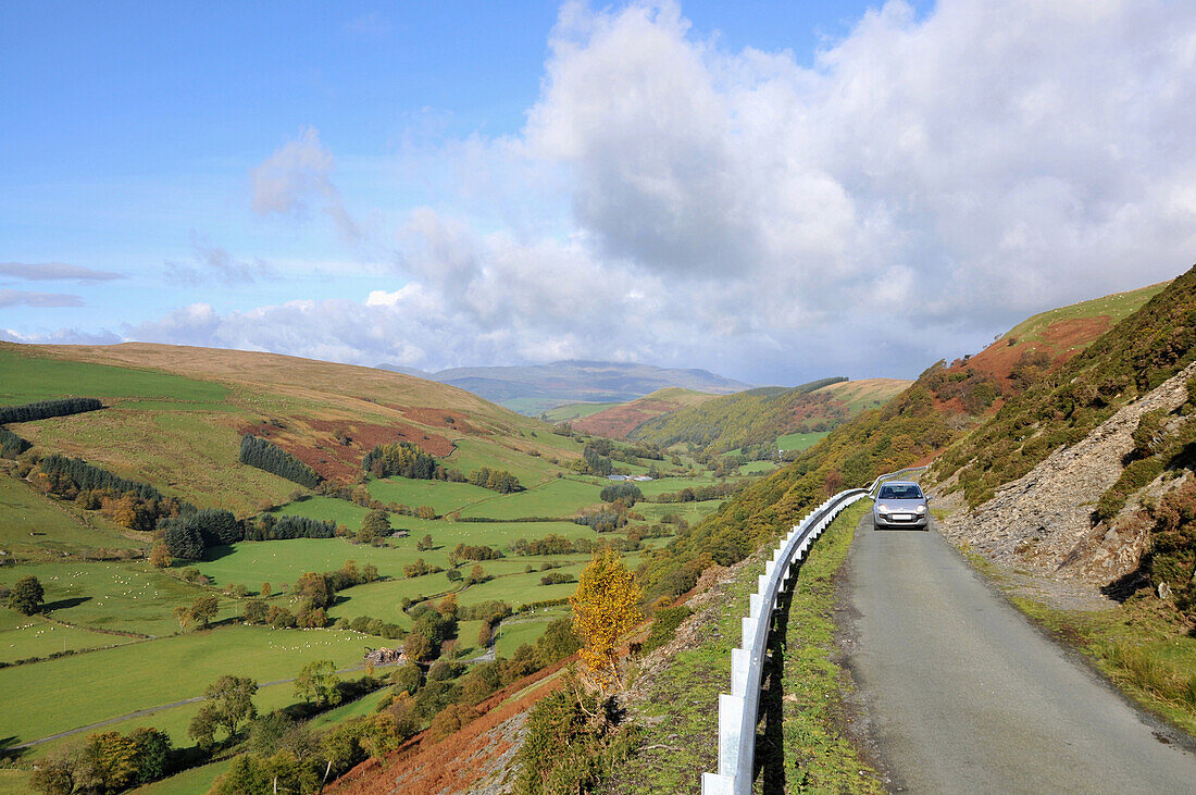 Auto auf dem Bwlch y Groes, Wales, … – Bild kaufen – 70341555 lookphotos