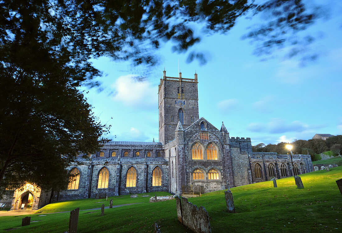 Kathedrale von St. Davids im Pembrokeshire, Pembrokeshire Coast National Park, Süd-Wales, Wales, Großbritannien