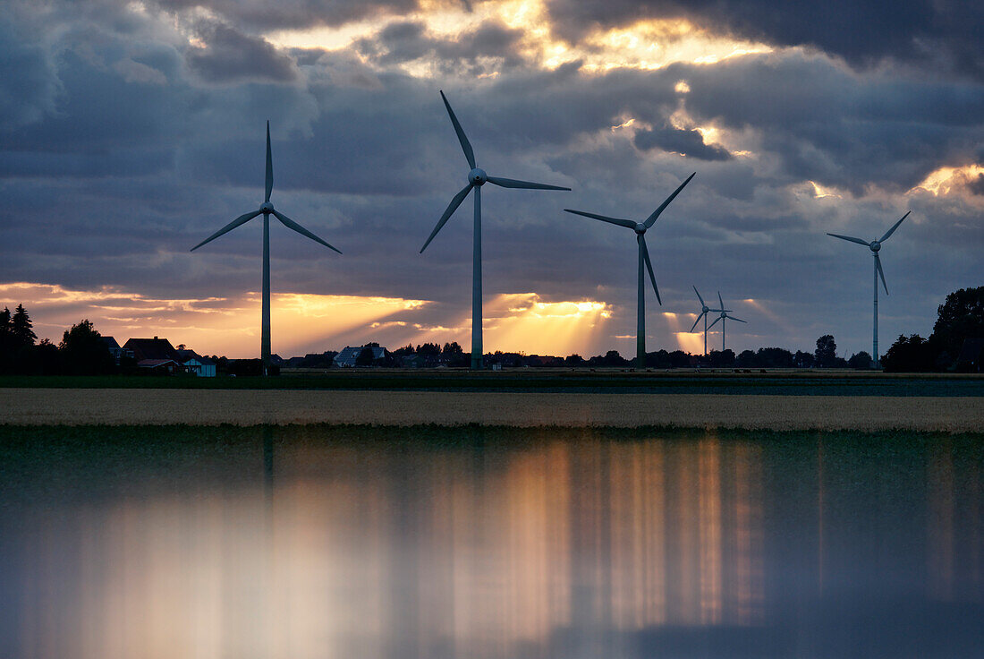 Windräder, Kaiser-Wilhelm-Koog, Dithmarschen, Schleswig-Holstein, Deutschland