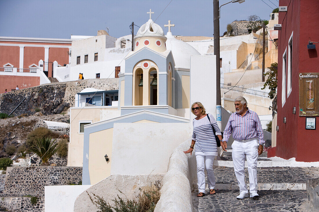 Actor Mario Adorf takes a stroll with wife Monique Adorf, (on the occasion of shooting for ARD Degeto-Mona Film Production) Fira, Santorini, Greece, Europe