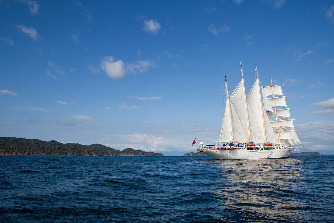 Sailing cruiseship Star Flyer (Star Clippers Cruises) under full sail, Isla Tortuga, Puntarenas, Costa Rica, Central America, America