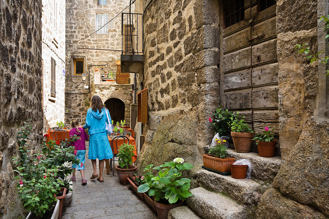 Gasse in der Altstadt von Sartene, Korsika, Frankreich, Europa