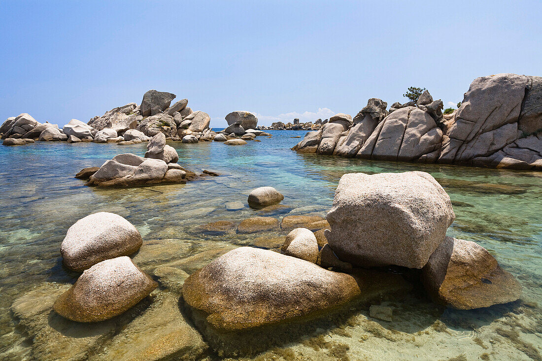 Felsen am Strand von Palombaggia, Korsika, Frankreich