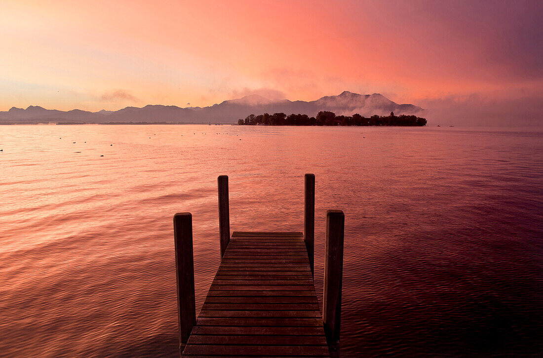 Morning mood in Gstadt with a view on Fraueninsel, Chiemsee, Chiemgau, Upper Bavaria, Bavaria, Germany