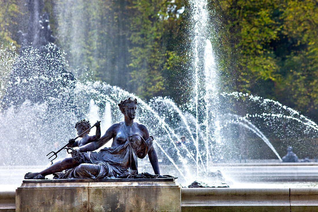 Brunnen auf Herrenchiemsee, Chiemsee, Chiemgau, Oberbayern, Bayern, Deutschland