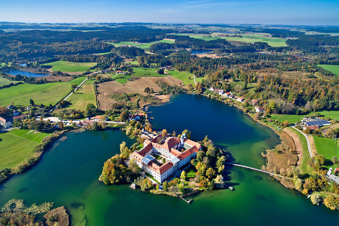 Luftbildaufnahme von Kloster Seeon, Seon-Seebruck, Chiemsee, Chiemgau, Oberbayern, Bayern, Deutschland