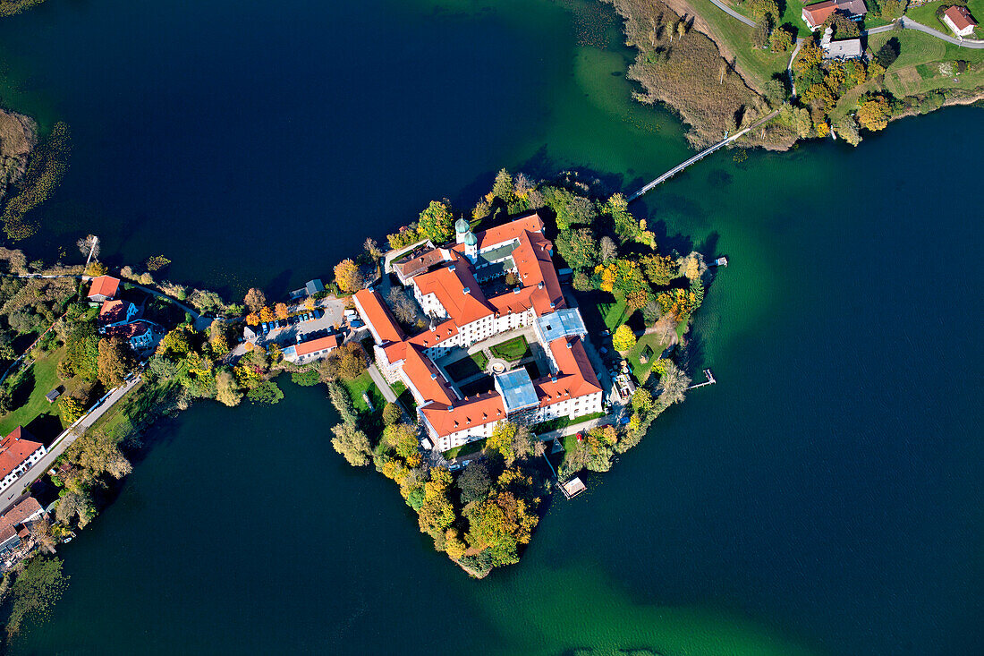 Luftbildaufnahme von Kloster Seeon, Seon-Seebruck, Chiemsee, Chiemgau, Oberbayern, Bayern, Deutschland