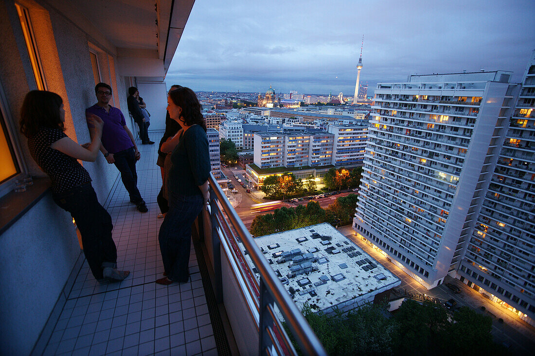 Aussicht vom 22. Stock einer Wohnung in der Leipziger Straße, Mitte, Berlin, Deutschland, Europa