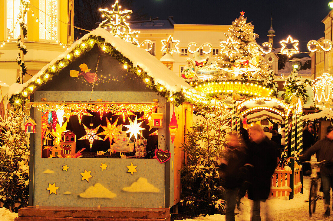 Christmas market at night, Christmas market Rosenheim, Rosenheim, Upper Bavaria, Bavaria, Germany, Europe