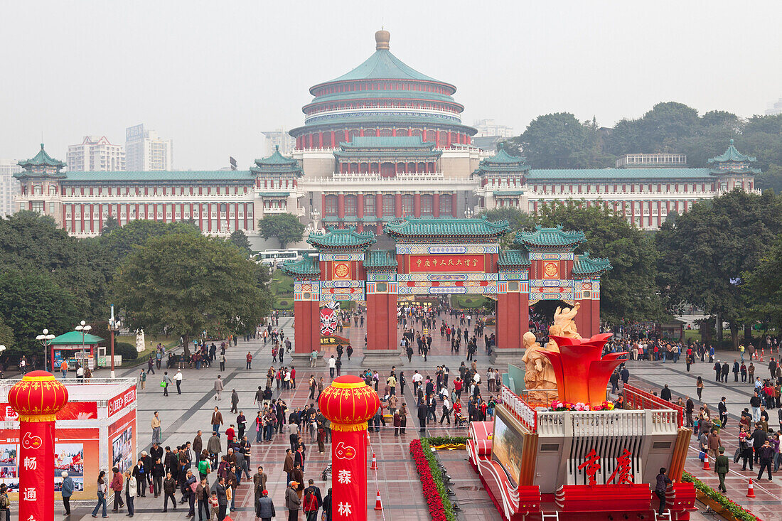 Volkskongresshalle und Volksplatz, Renmin guangchang, Volksmassen, touristische Attraktion, Chongqing, VR China