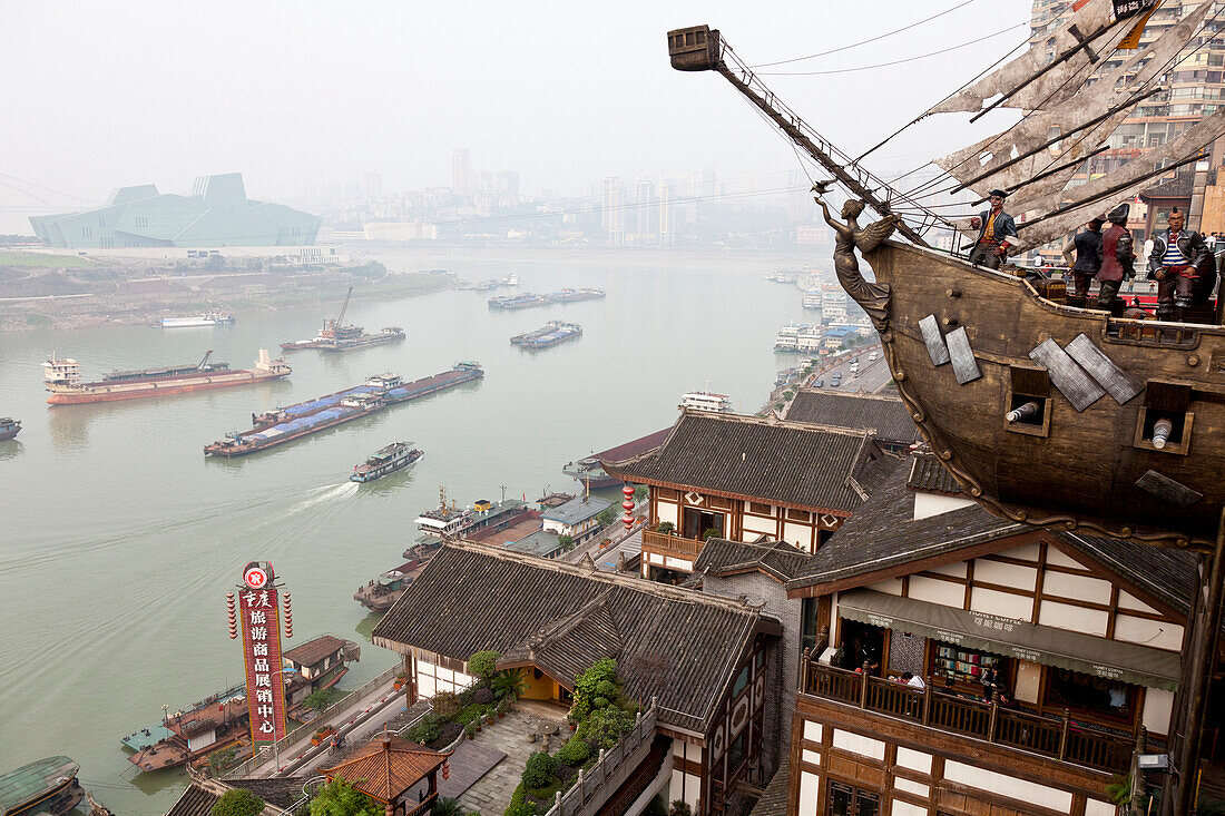Jangtse, Changjiang, Yangtze, Yangtzsekiang, Langer Fluss mit Schiffe, Kutter und Boote, Chongqing, VR China