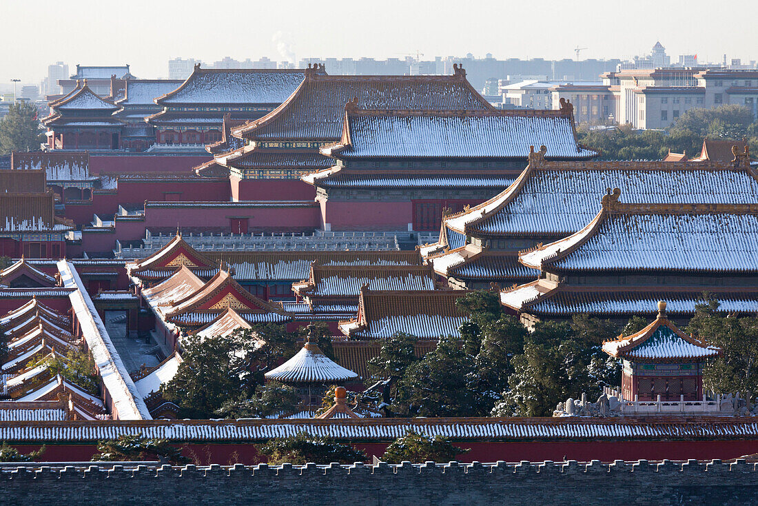 Early morning in Jingshan Park, view of the Forbidden City and the Emperor's Palace from Jingshan Hill, Jingshan Park, northern gate of the Forbidden City, world heritage site, Beijing, People's Republic of China