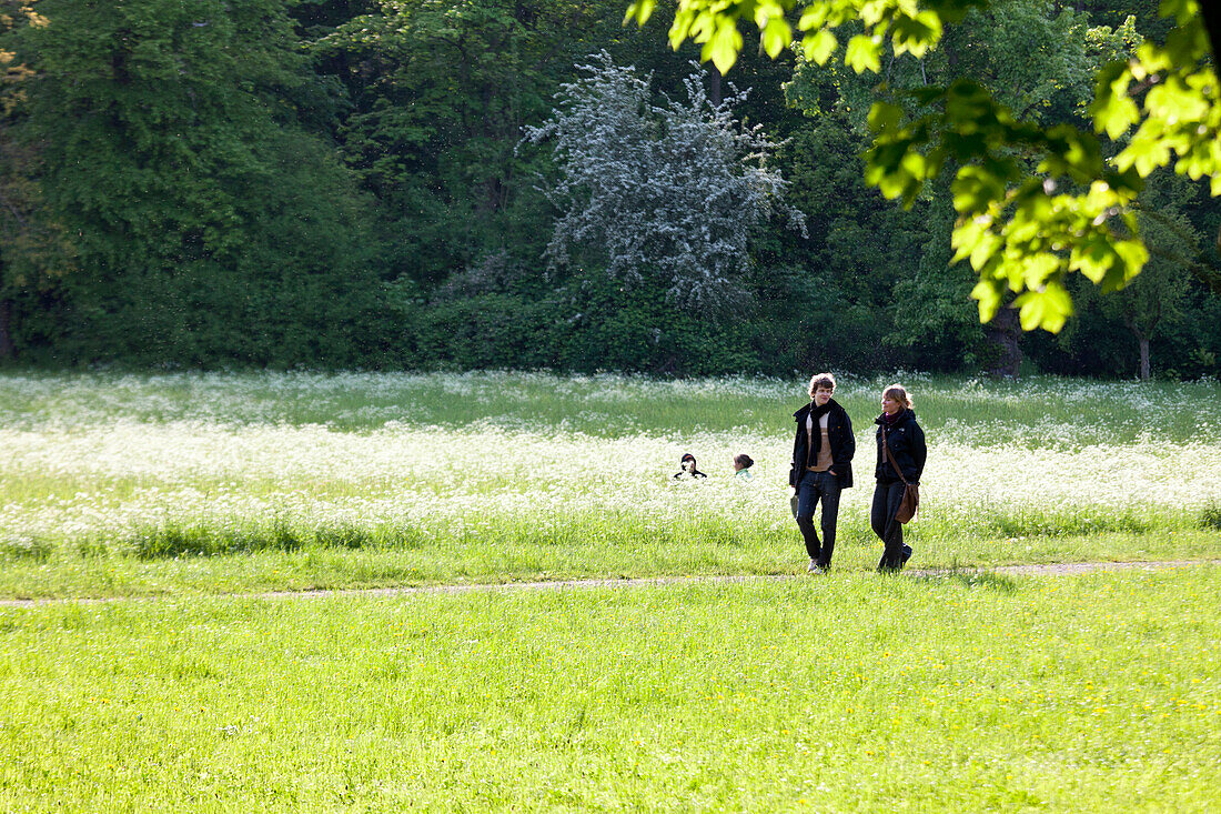 Couple strolling through Clara-Zetkin-Park, Leipzig, Saxony, Germany