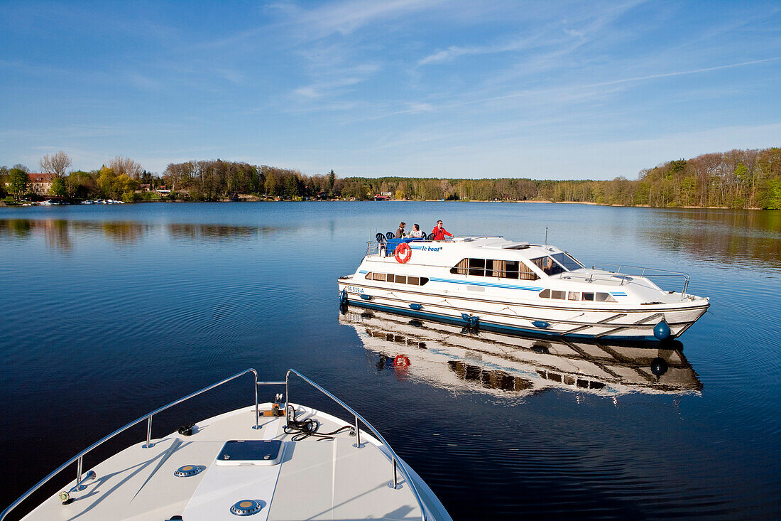 Houseboat on the lake Schwarzer See, Flecken Zechlin, North Brandenburg Lake District, Brandenburg, Germany