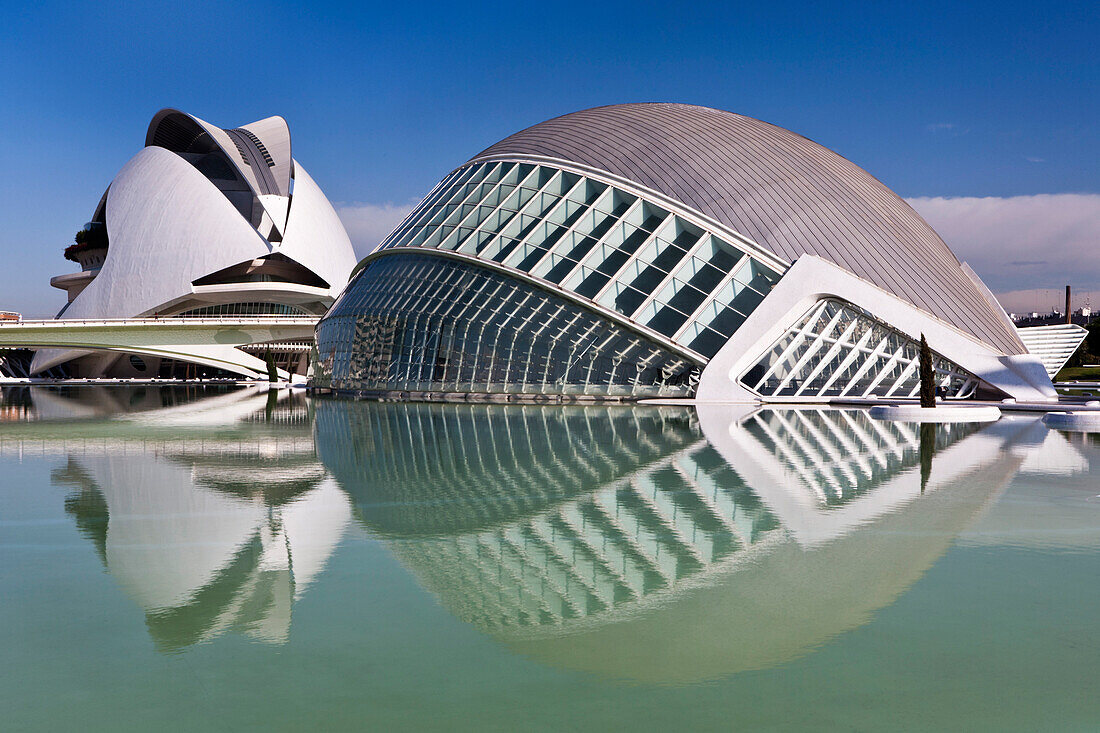 Hemisfèric,  IMAX-3D-Kino, Planetarium und Laserium ist als sich öffnendes und schließendes Auge konstruiert worden und Palau de les Arts, Stadt der Künste und der Wissenschaften, Cuidad de las Artes y las Ciencias, Santiago Calatrava (architect), Valenci