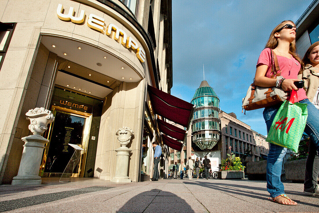 People shopping at Königsallee and Shadow arcades, Düsseldorf, Duesseldorf, North Rhine-Westphalia, Germany, Europe