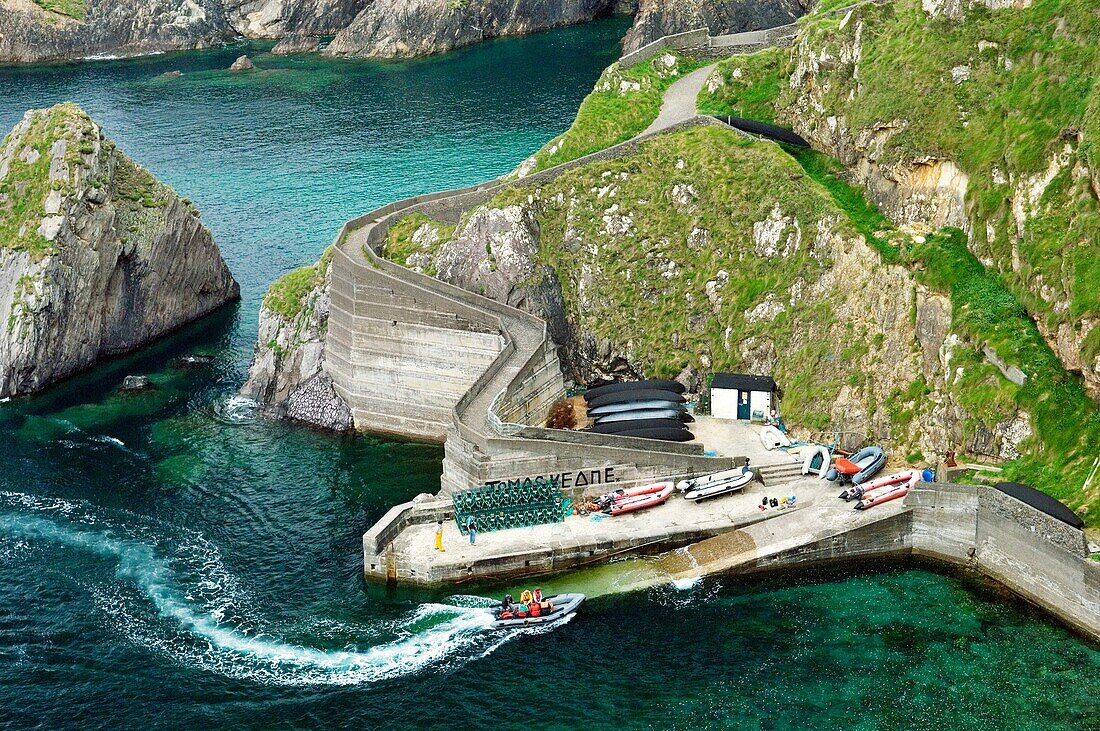 Small sheltered harbour at Dunquin services boats for the Blasket Islands West tip of the Dingle peninsula, Co Kerry, Ireland