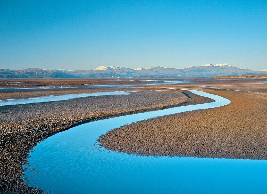 River Duddon flows S into tidal Duddon Sands, north end of Morecambe Bay, Cumbria, England Lake District mountains in distance