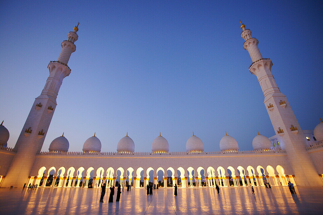 Sheikh Zayed Grand Mosque, View of two minarets, Abu Dhabi, United Arab Emirates, UAE