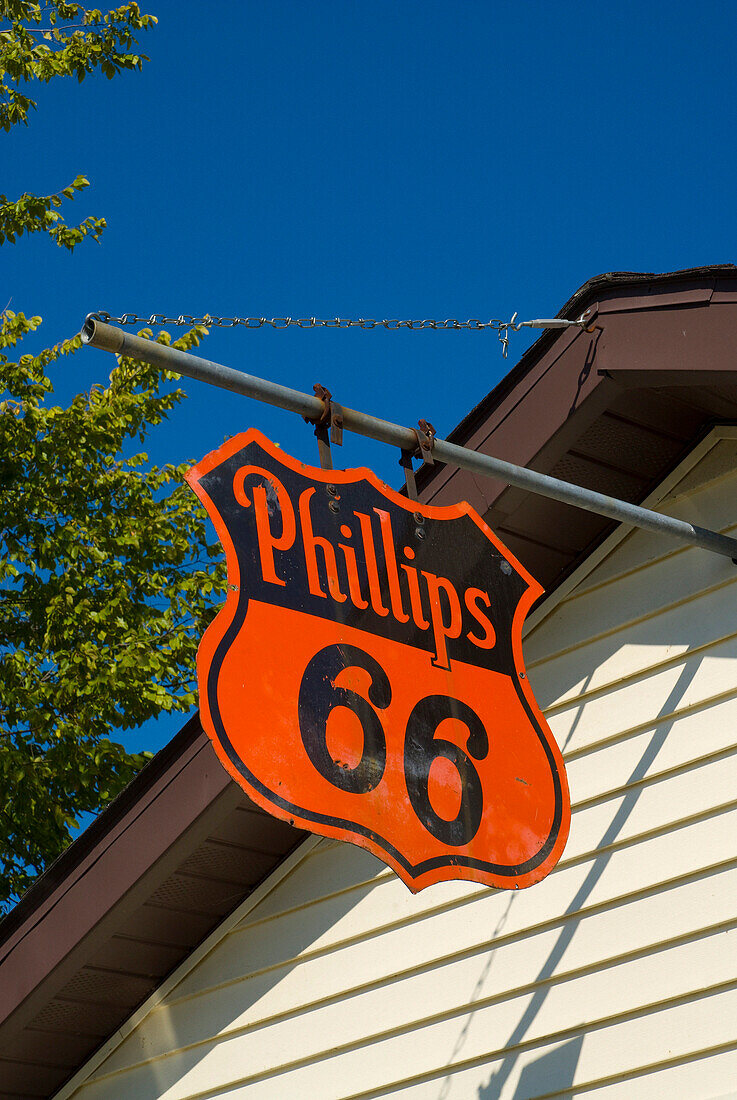 Old petrol sign along Route 66, Staunton, Illinois, USA