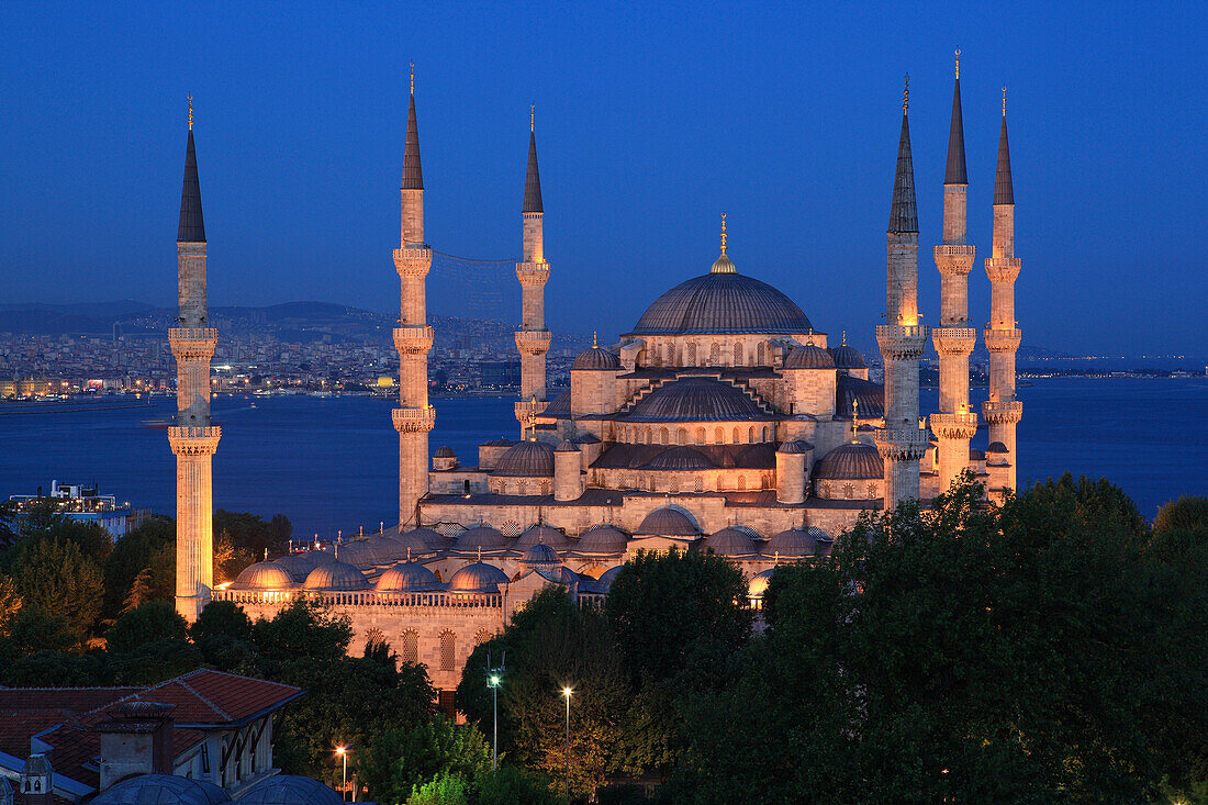 Blue Mosque at night, Istanbul, Turkey