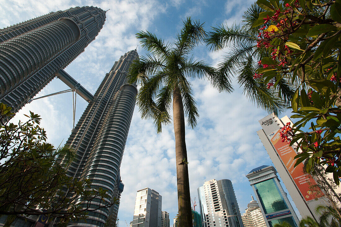 Die Petronas Towers im Zentrum von Kuala Lumpur, Malysia, Asien