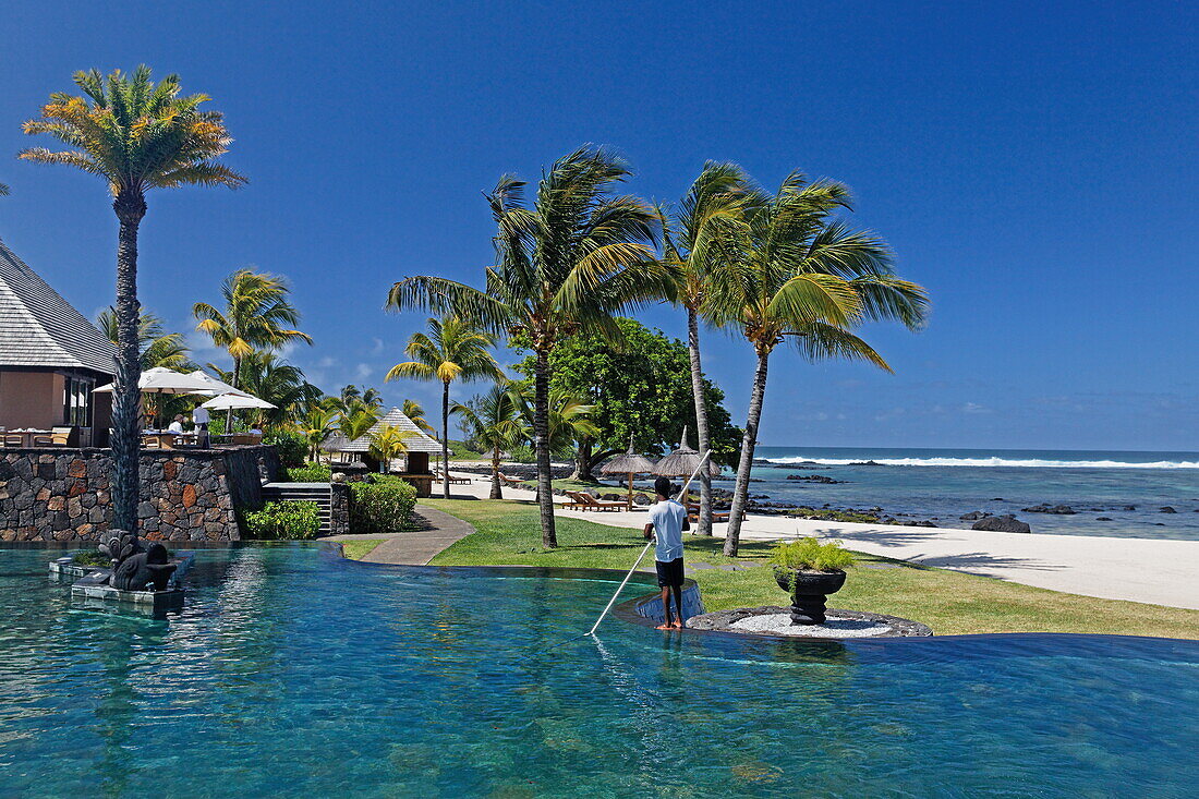 Pool und Restaurant, Shanti Maurice Resort, Souillac, Mauritius, Africa