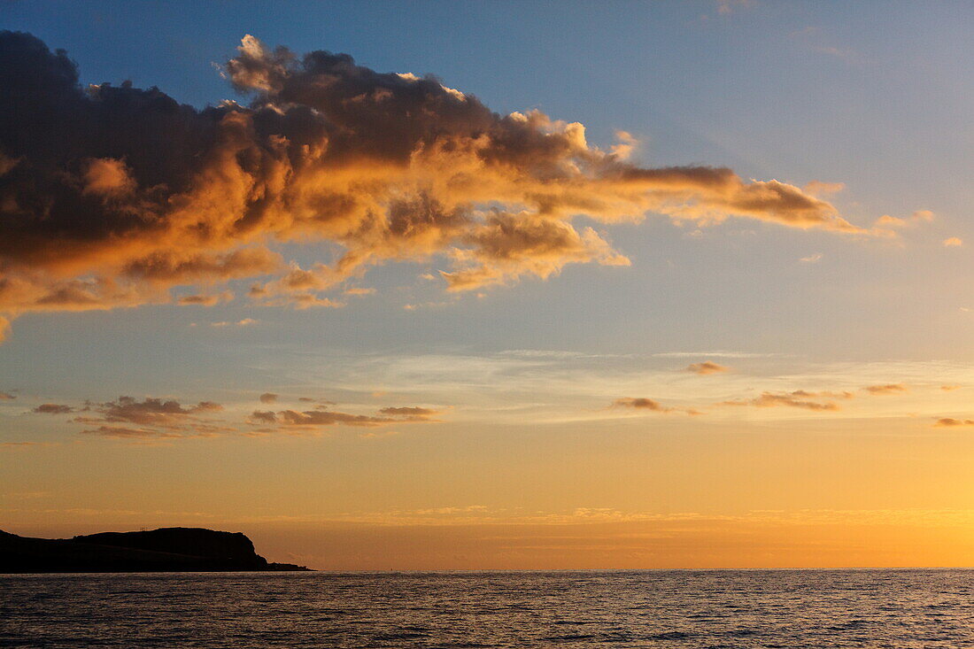 Sonnenuntergang an der Westküste von La Reunion, Indischer Ozean