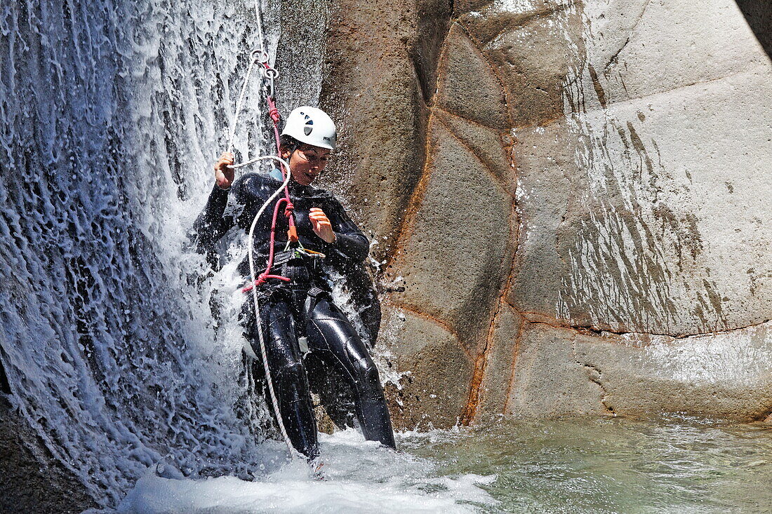 People canyoning at Canyon du Fleur Jaune bei Cilaos, La Reunion, Indian Ocean