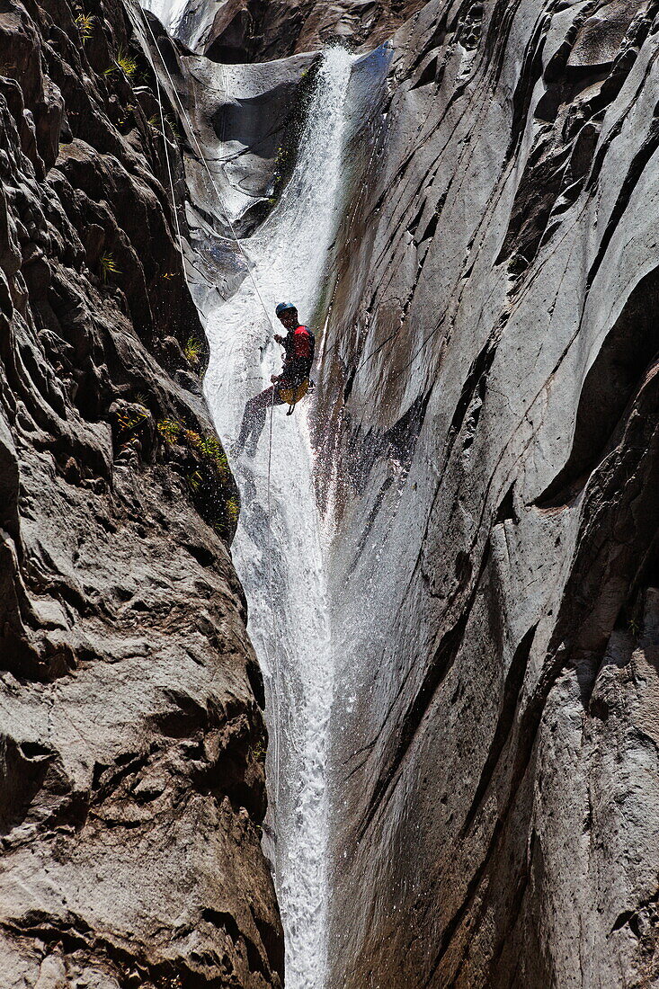 People canyoning at Canyon du Fleur Jaune bei Cilaos, La Reunion, Indian Ocean