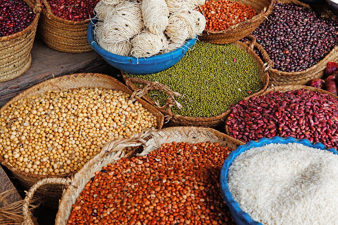 Rice and pulses at Darajani Market, Stonetown, Zanzibar City, Zanzibar, Tanzania, Africa