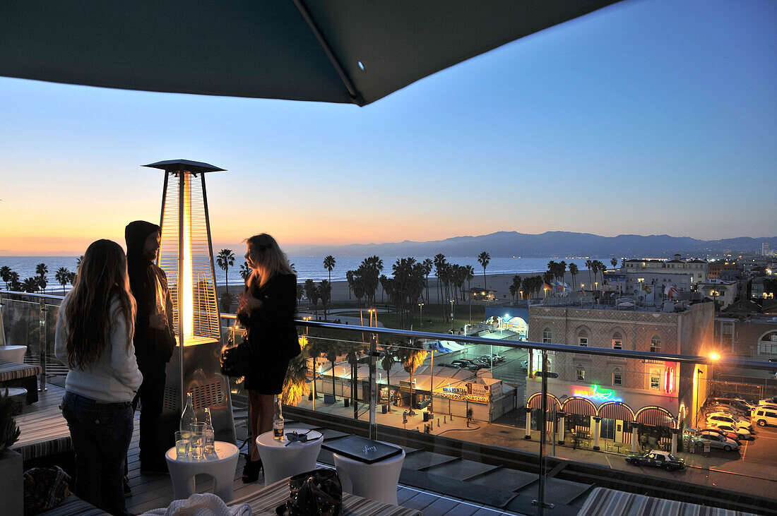 People on a rooftop terrace at Venice Beach in the evening, Santa Monica, Los Angeles, Los Angeles, California, USA, America
