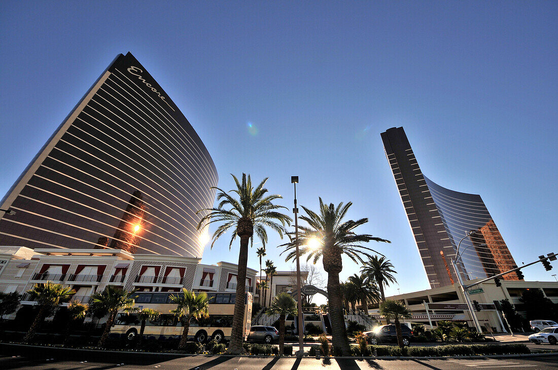 Wynns Hotel on the Strip under blue sky, Las Vegas, Nevada, USA, America