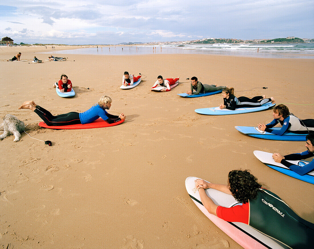 Surf instructor with pupils, Escuela cantabria de surf, Playa de Somo near Santander, Cantabria, Spain