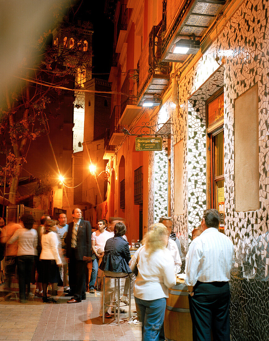 Nightlife on the street c/los Estebanes, Tapas bars, Saragossa, Aragon, Spain