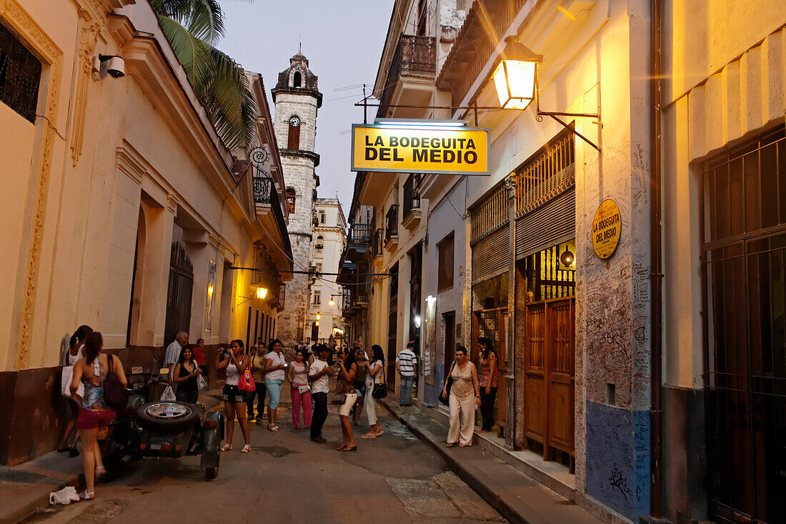 La Bodeguita del Medio, Havanna Viejo, Hemingways Bar in Havanna, Cuba, Greater Antilles, Antilles, Carribean, West Indies, Central America, North America, America