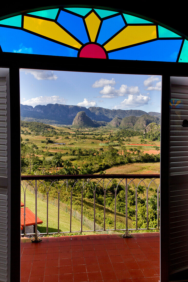 Ausblick über Vinales Tal vom Hotel Jaminez, Pinar del Rio, Kuba, Großen Antillen, Antillen, Karibik, Westindische Inseln, Mittelamerika, Nordamerika, Amerika