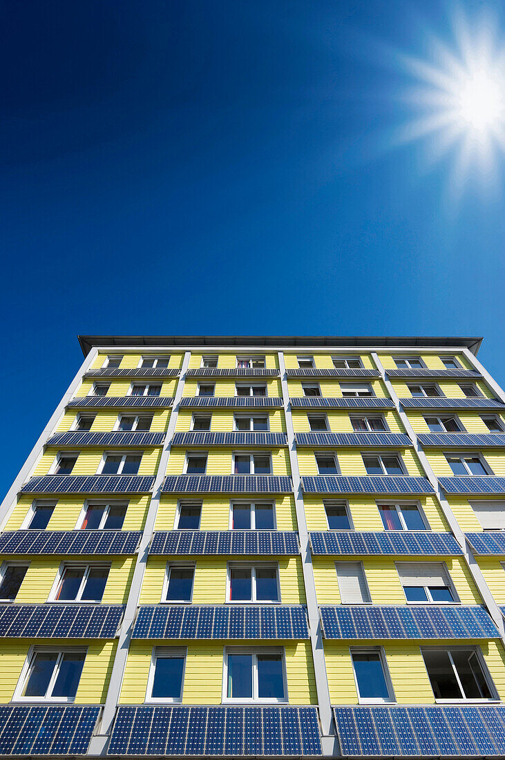 Studentenwohnheim mit Solarfassade, Freiburg im Breisgau, Baden-Württemberg, Deutschland