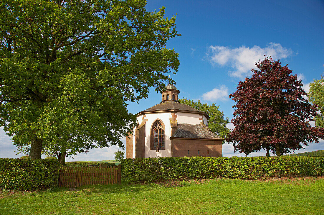 Frohnertkapelle bei Oberkail, Grabkapelle von Graf Philipp Dietrich von Manderscheid, Eifel, Rheinland-Pfalz, Deutschland, Europa