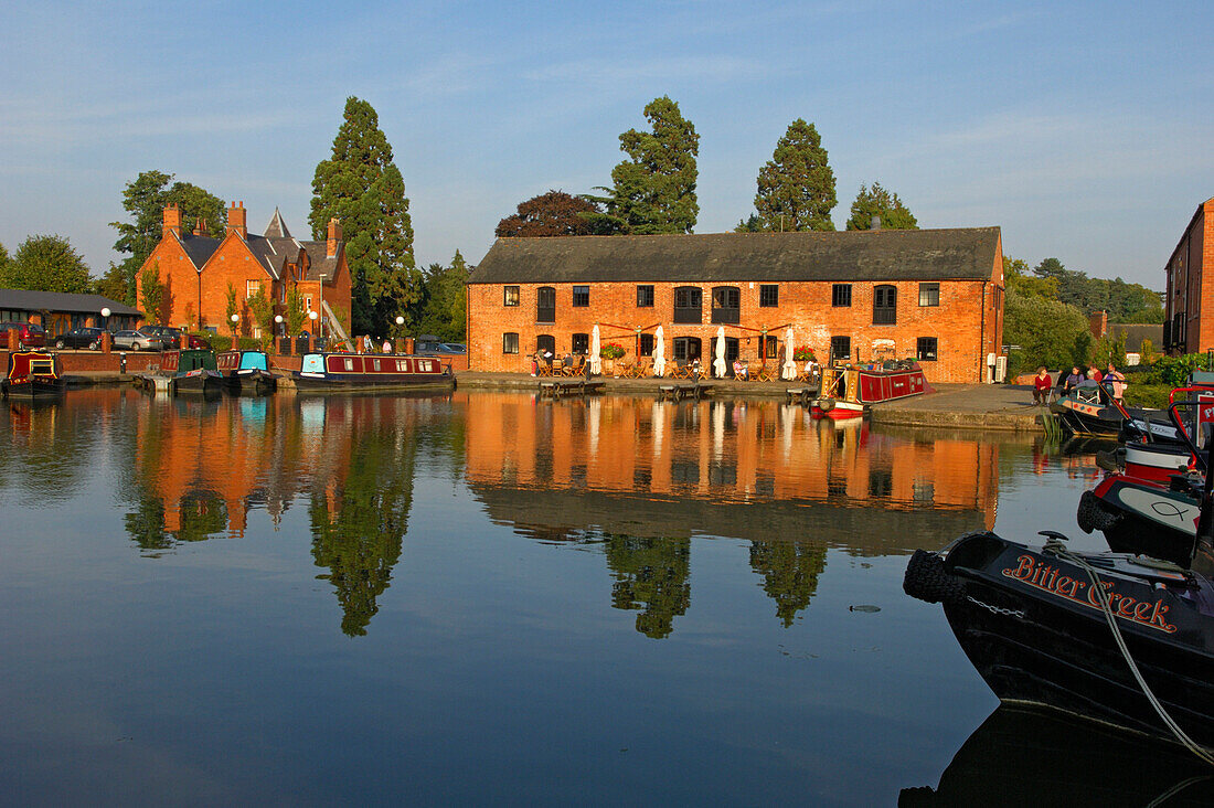 Union Wharf canal basin, Market Harborough, Leicestershire, UK - England