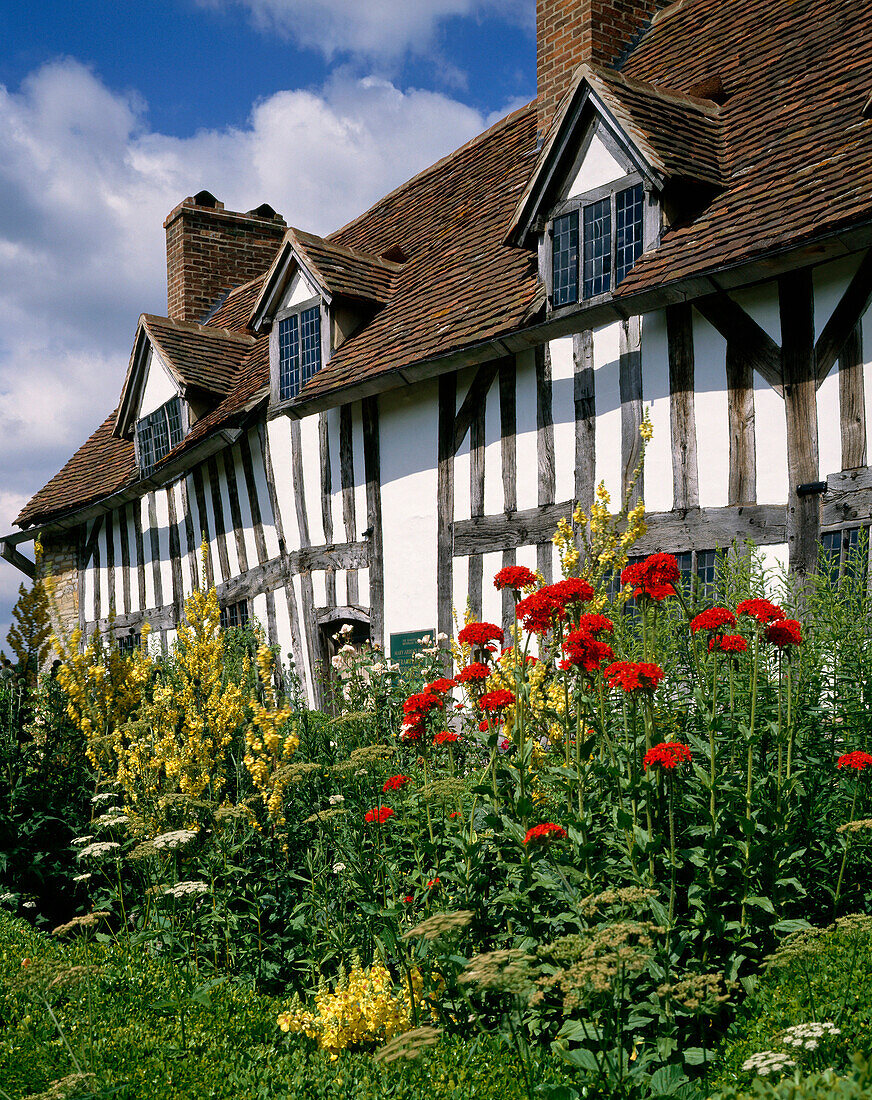 Mary Ardens house and garden, Wilmcote, Warwickshire, UK - England