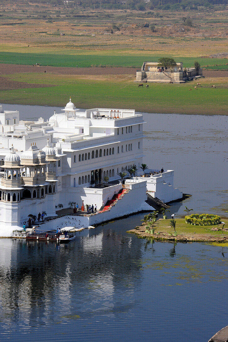Lake Palace Hotel on Jag Niwas Island, Udaipur, Rajasthan, India