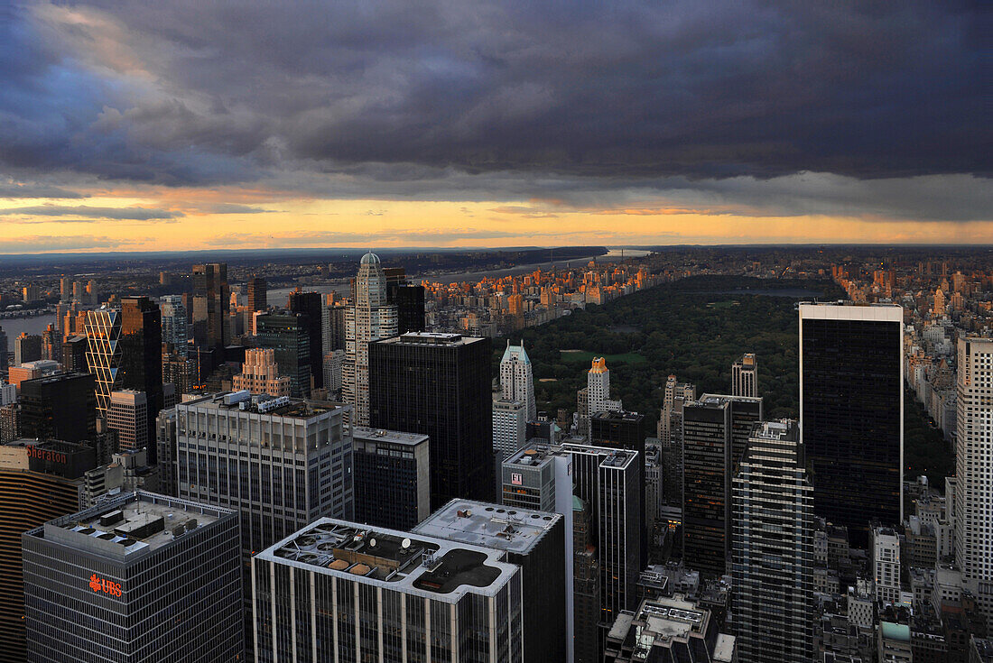 Skyline und Central Park am Abend, New York City, New York, USA, Nordamerika, Amerika