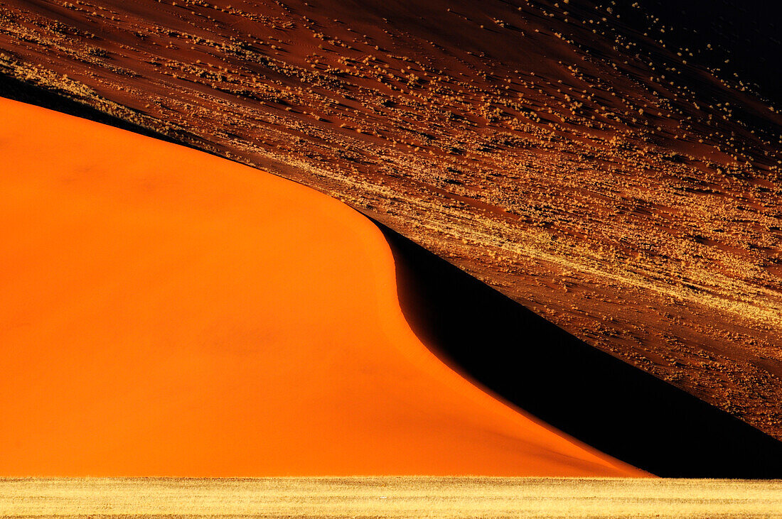 Rote Sanddünen im Sossusvlei, Sossusvlei, Namib Naukluft National Park, Namibwüste, Namib, Namibia, Afrika