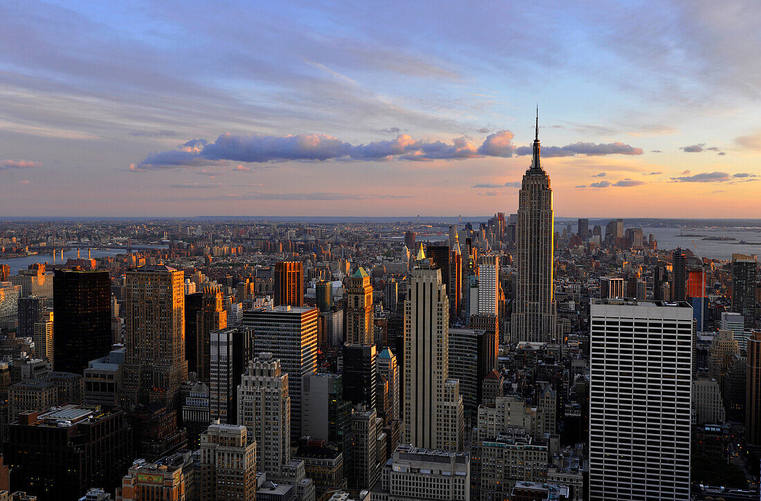 Skyline, Empire State Building am Abend, New York City, New York, USA, Nordamerika, Amerika